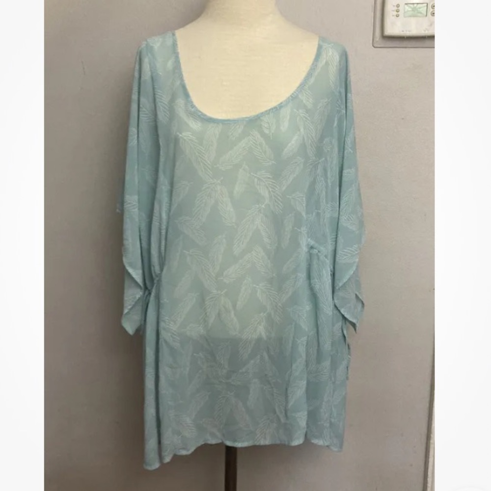 10-4 Torrid Blouse Top Side Cinch Boat Neck Feather Print Blue Size 4x